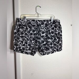 J. CREW WOMENS CHINO SHORTS SIZE 12 BLACK / WHITE 100% COTTON INSEAM  5. RISE 8